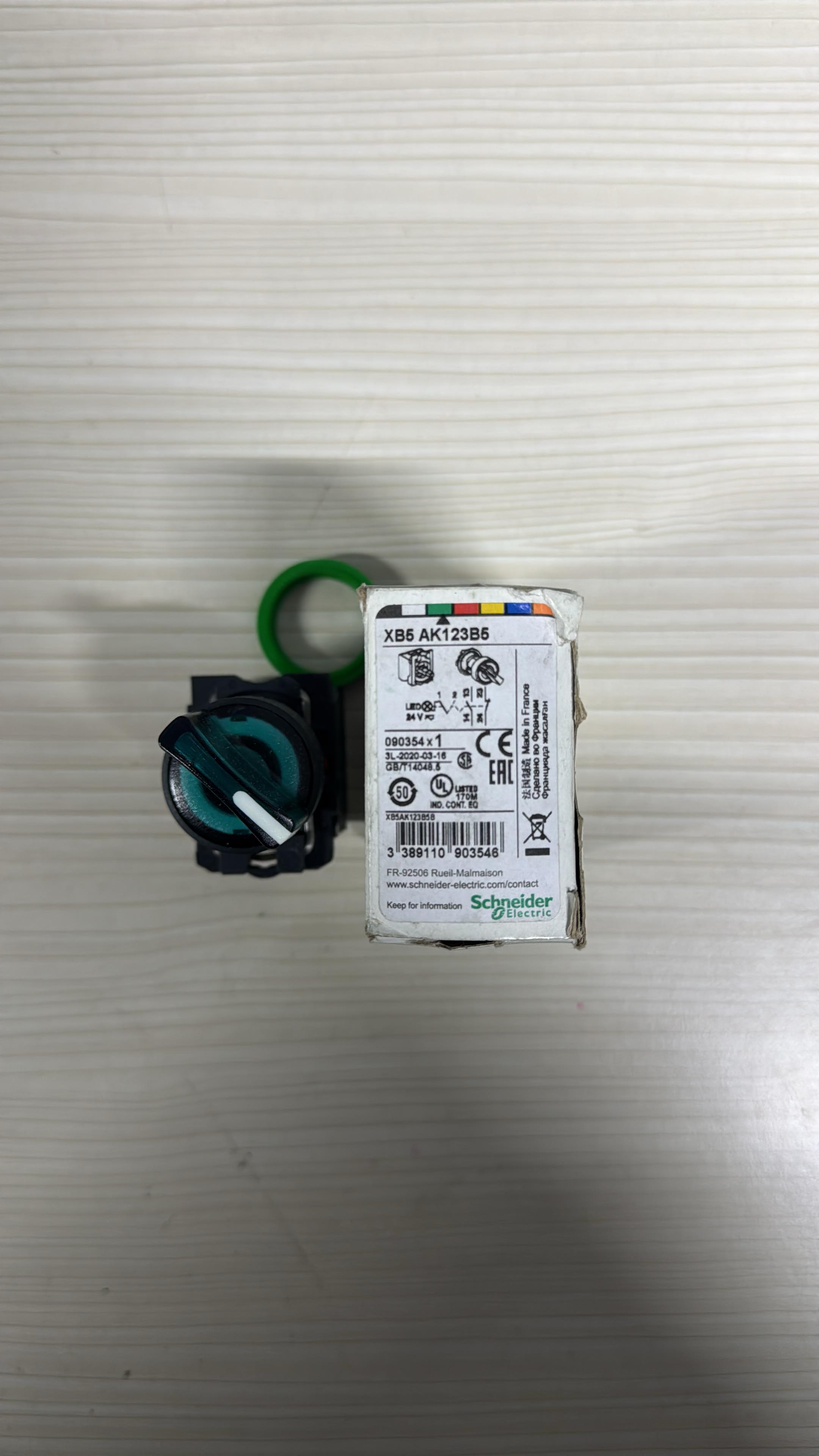 Schneider Yeşil Eksiksiz Işıklı Mandal Buton Ø22 XB5AK123B5