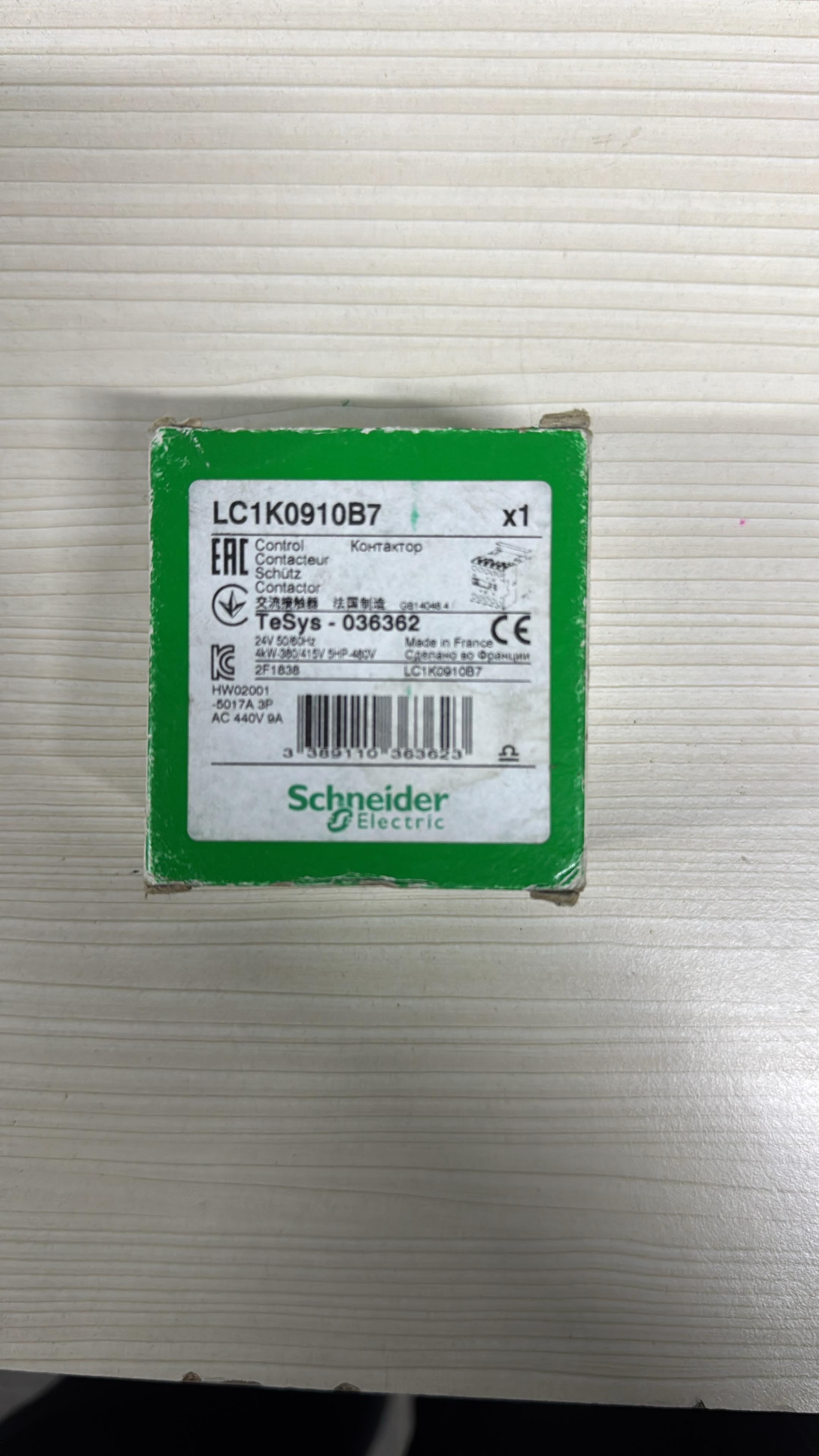 Schneider XCKP2118P16 Açısal Hareketli Makaralı Kollu Limit Switch